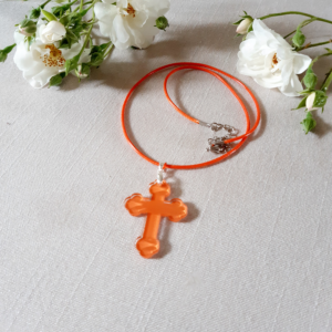croix pendentif orange